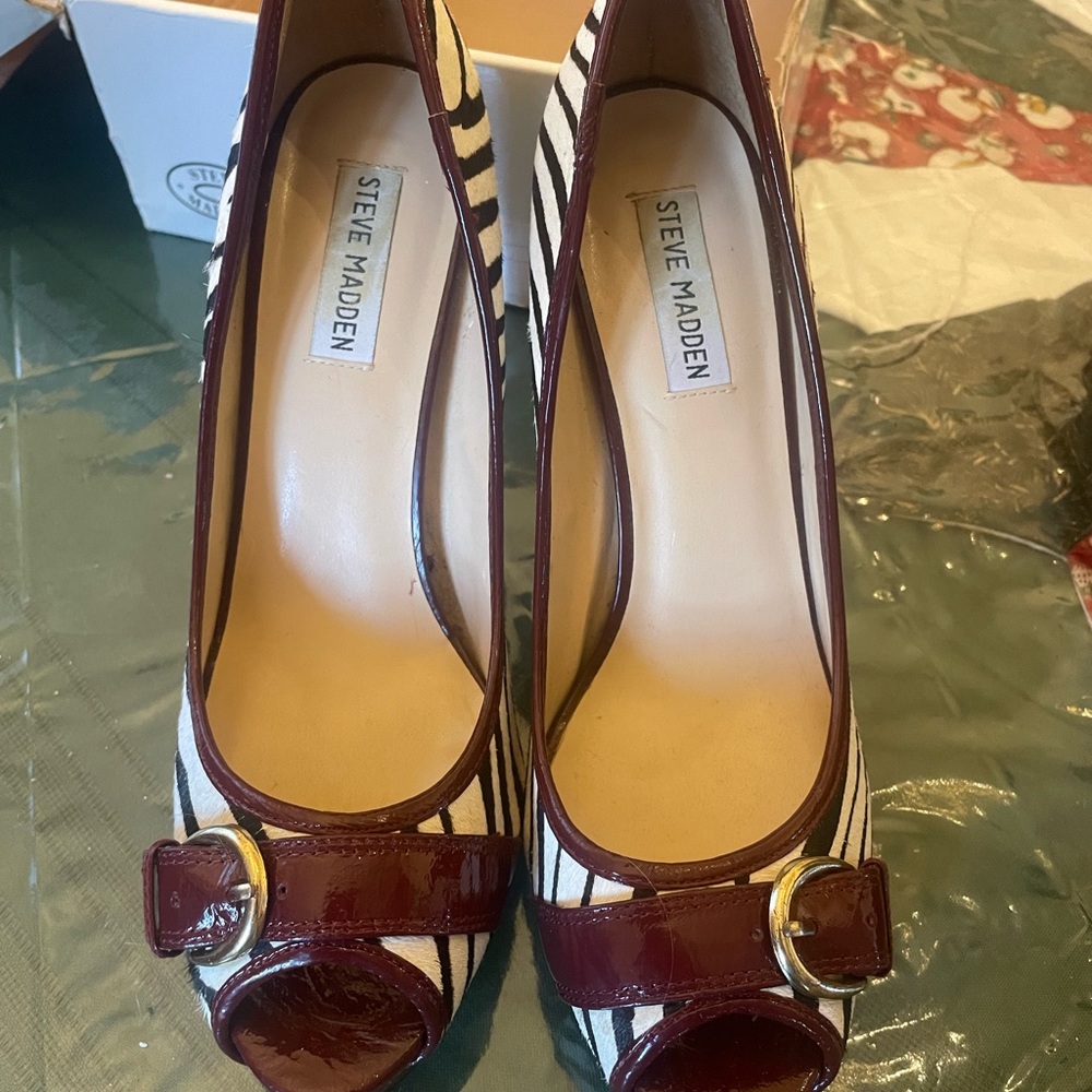 Steve Madden Burgundy and White Women's Shoes